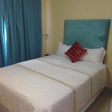The Glory House Hotel Албертън Екстериор снимка